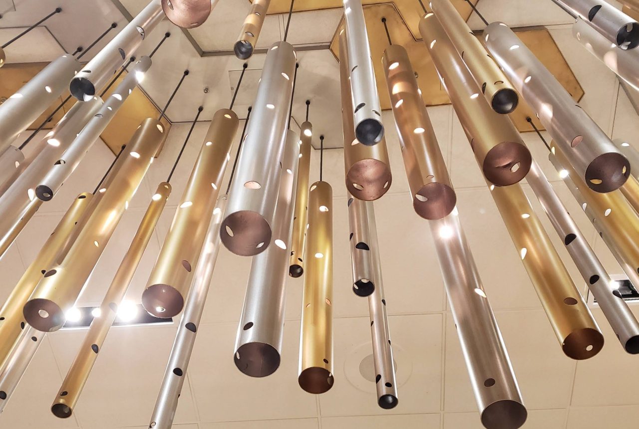 Moderne Beleuchtungsinstallation in einem Gebäude